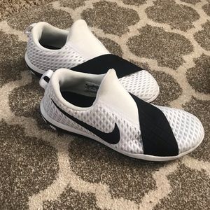 NIKE SLIP ON TENNIS SHOES